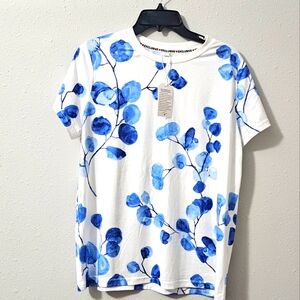Exclusive Medium short sleeve top in white with blue flowers